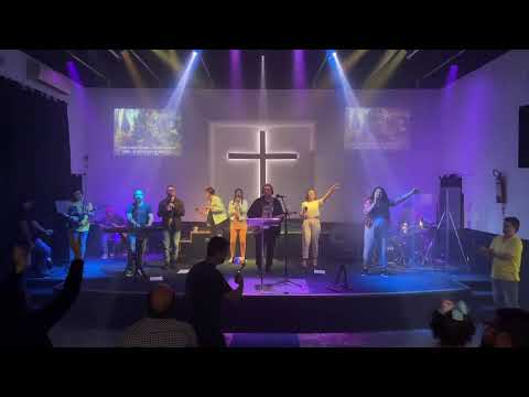 Noite de Domingo, 02/10/2022 em Jardim da Luz – Rua do Petróleo 20 – CG – Rio de Janeiro – RJ.