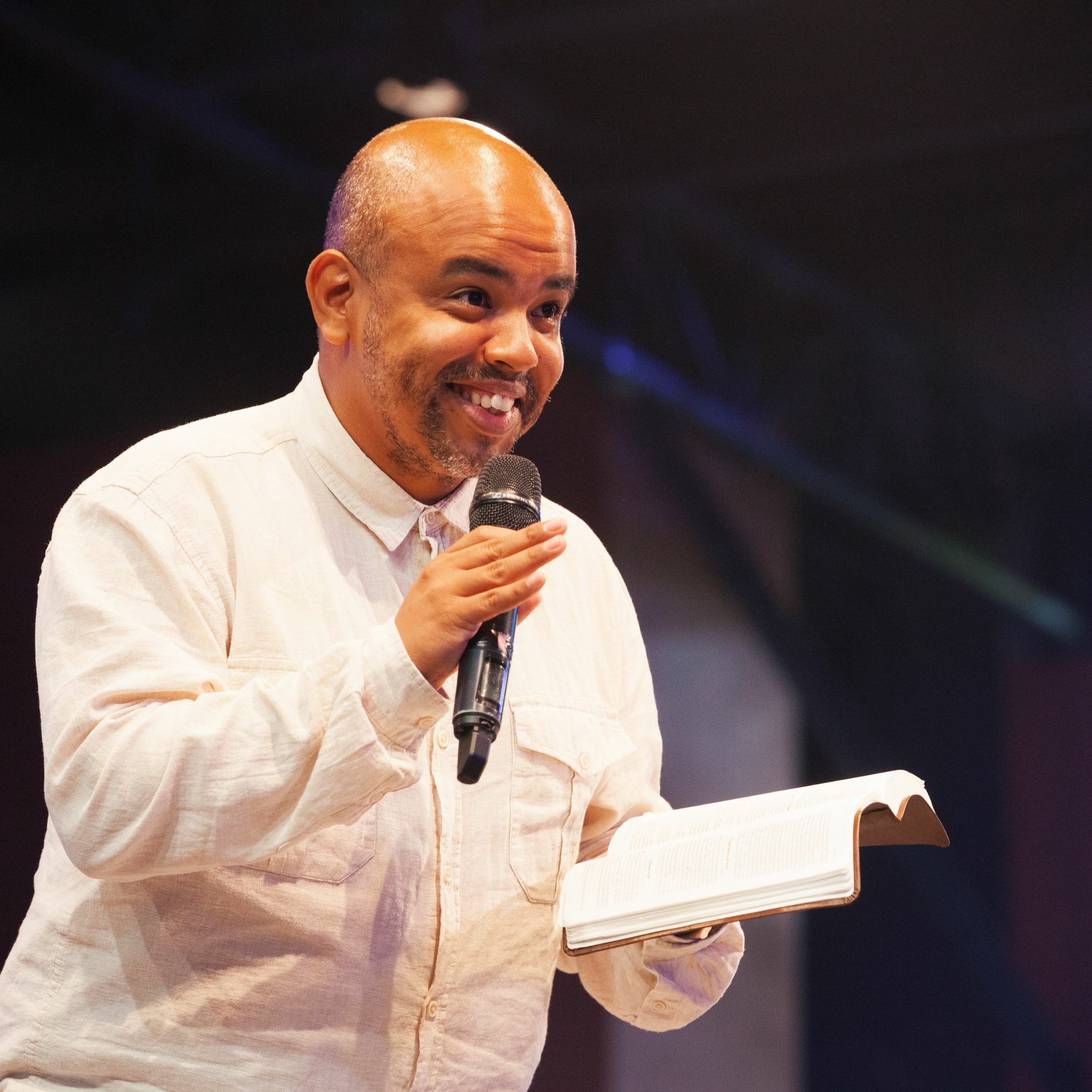 Perto da cruz de Jesus | Thiago Grulha