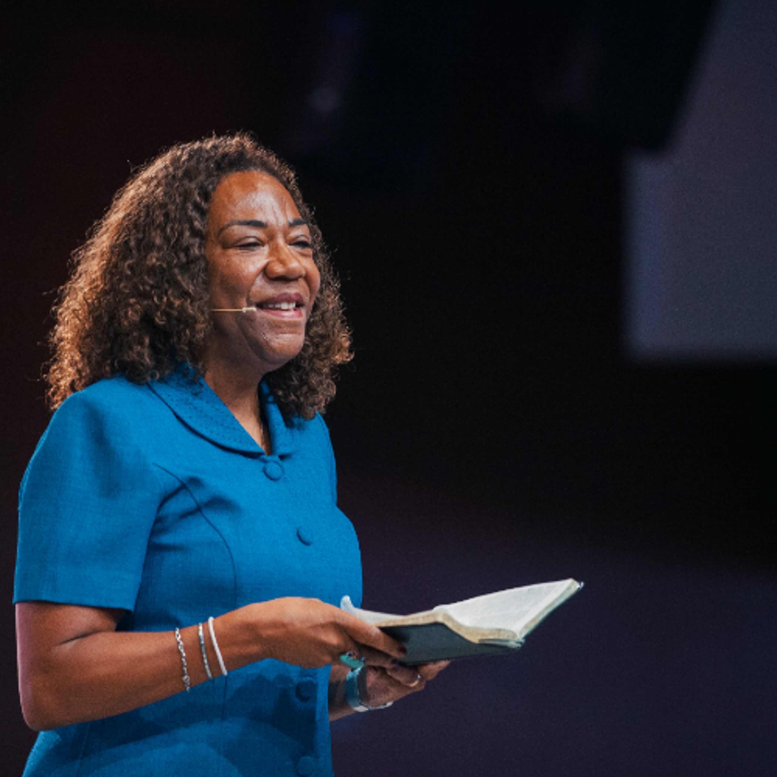 O Deus que me vê, e ouve carinhosamente | Roseni welmerink